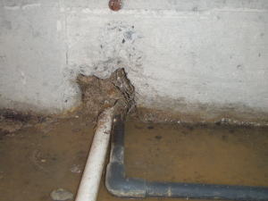 風呂場の配管が水漏れ