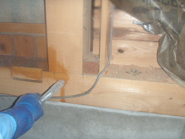 玄関（床下側）木部薬剤処理